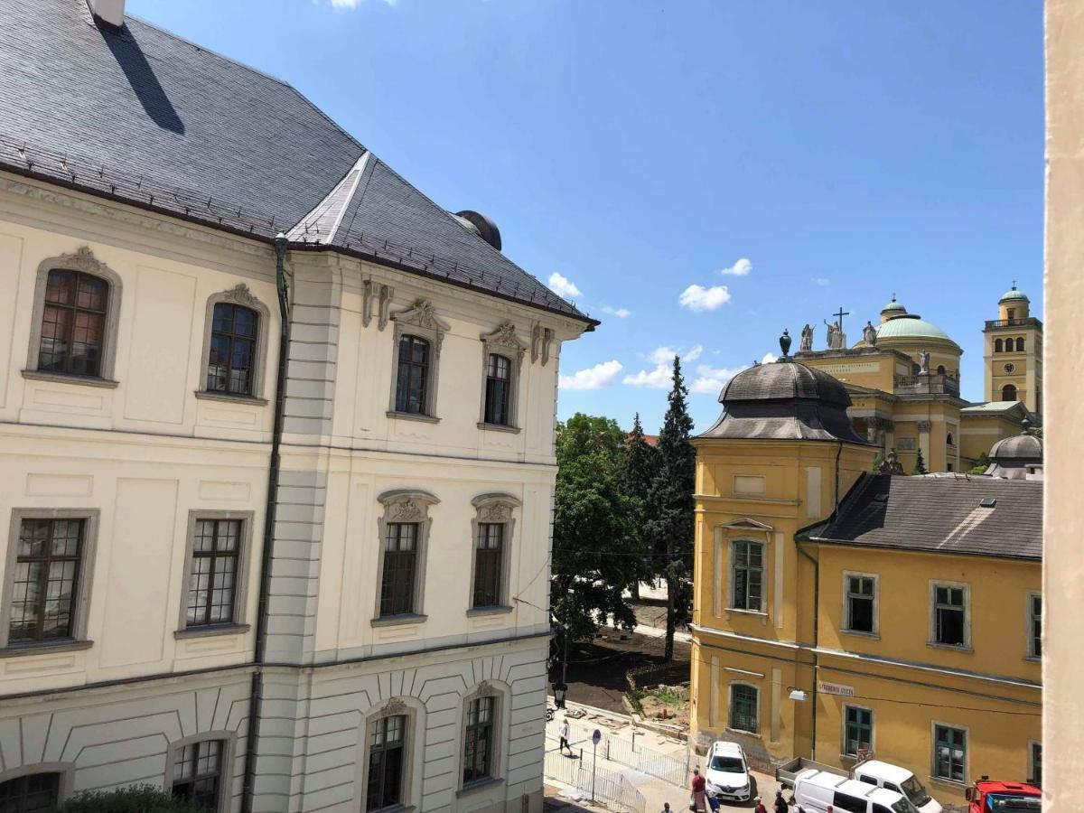 Palace - Belvarosi Apartman Eger Apartment Exterior photo